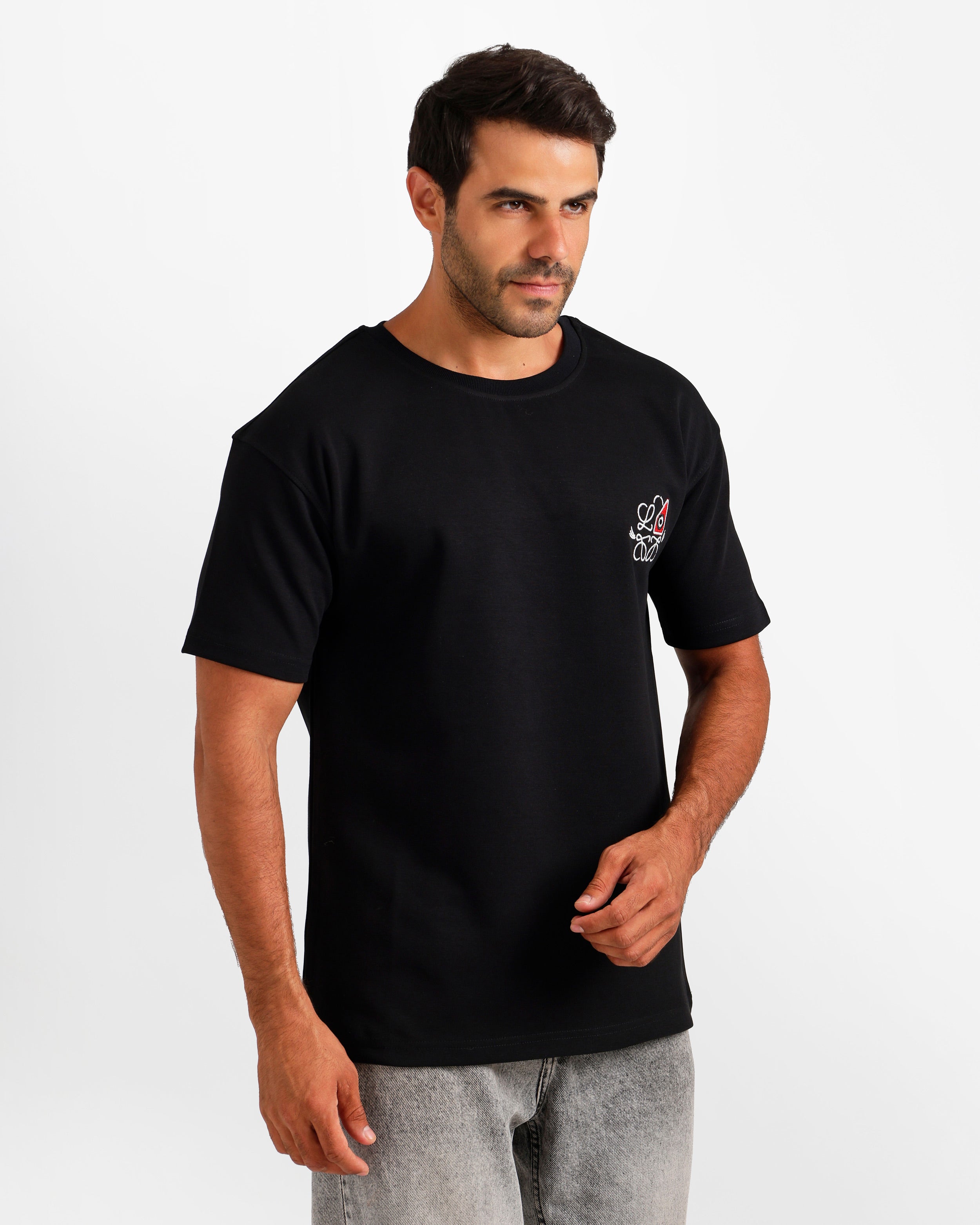 Floral Embroidered Chest Graphic T-Shirt - Black | ONZE Egypt