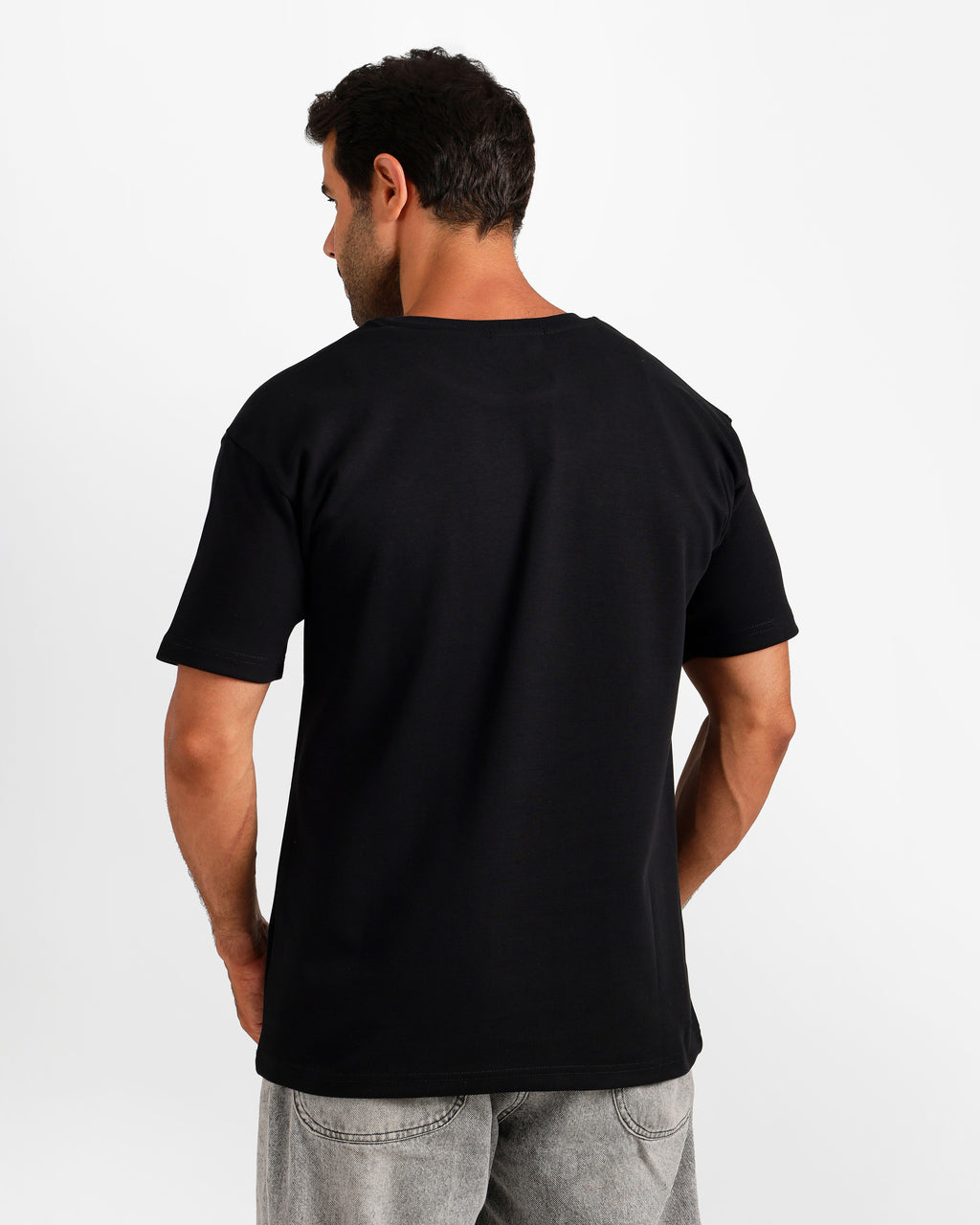 Floral Embroidered Chest Graphic T-Shirt - Black | ONZE Egypt